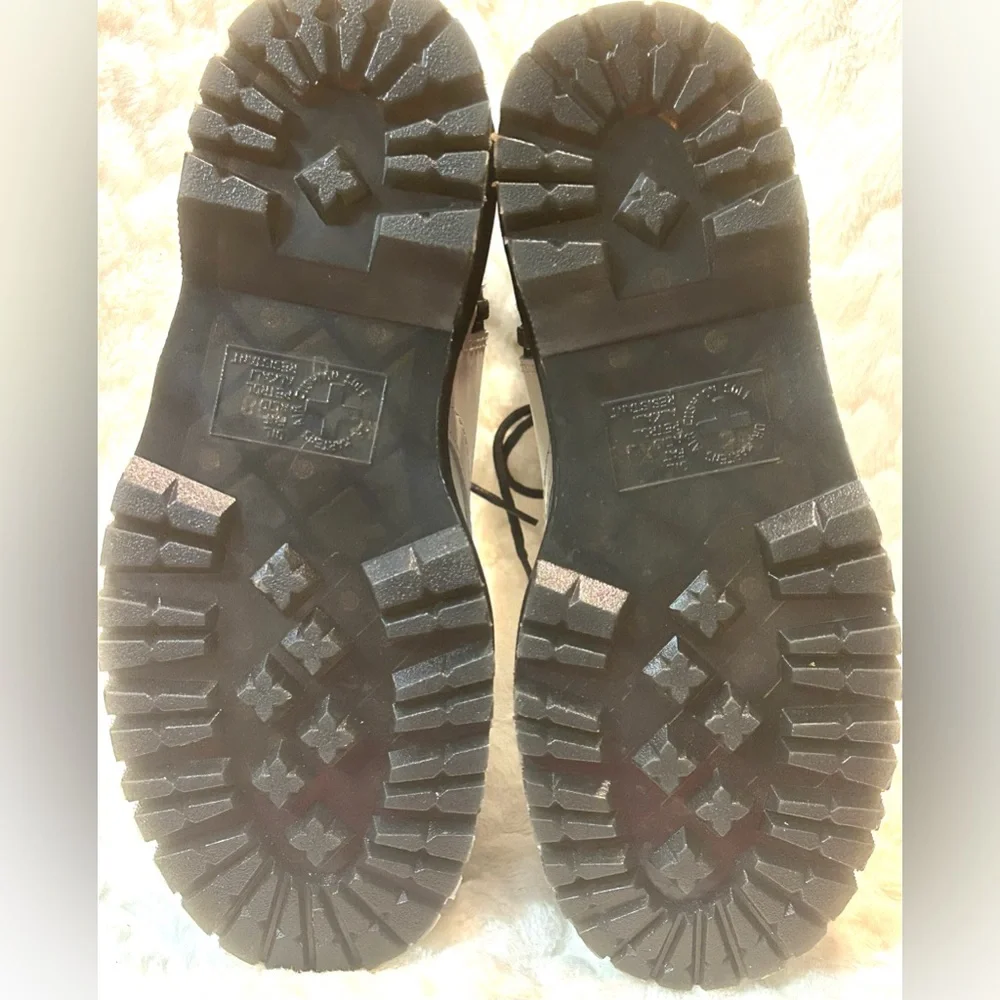 NEW Dr. Martens Jadon White Platform boots women’s size 7/ men’s size 6 - Picture 9 of 9